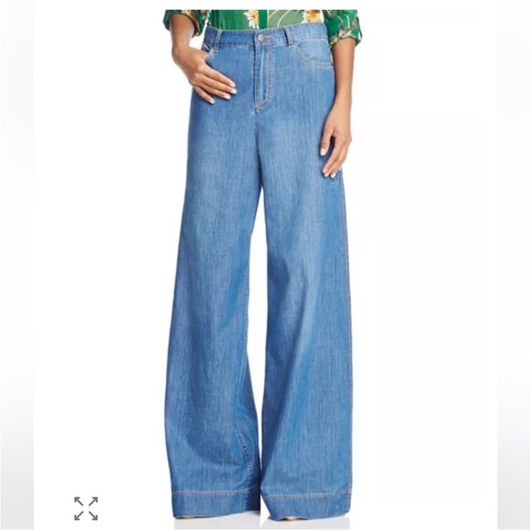 Alice + Olivia wide leg slit Clarissa Jeans size 26